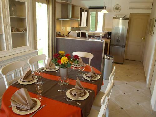 Holiday Home La Grande Bastide Saint Saturnin D'apt