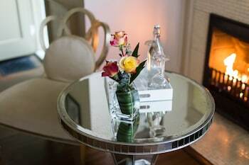 Stonehurst Place Bed & Breakfast