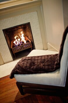 Stonehurst Place Bed & Breakfast
