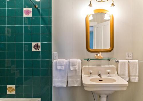 Yellow House Bed And Breakfast
