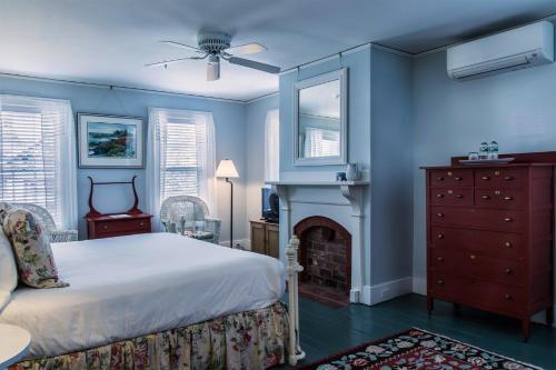 Yellow House Bed And Breakfast