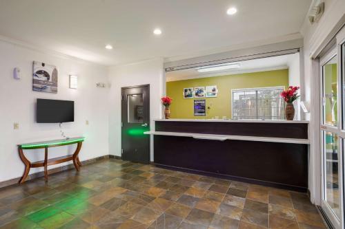 Hotel Studio 6 Sulphur