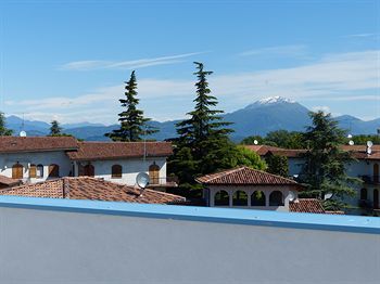 Meet Garda Lake Hostel