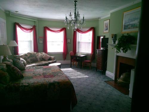 Hostal 463 Beacon Street Guest House