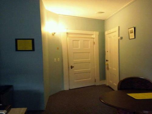 Hostal 463 Beacon Street Guest House