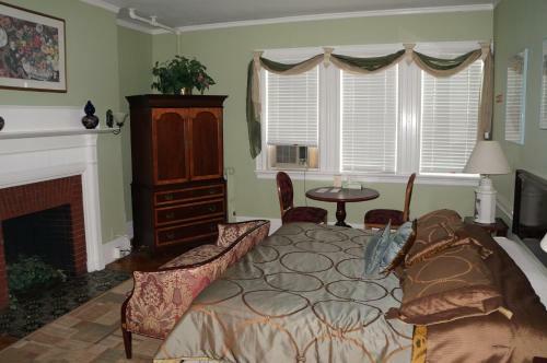 Hostal 463 Beacon Street Guest House