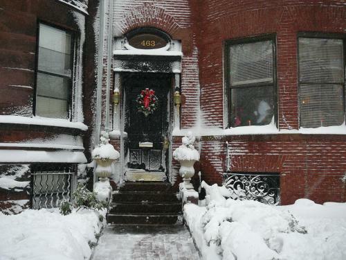 Hostal 463 Beacon Street Guest House