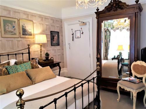 27 Bed & Breakfast