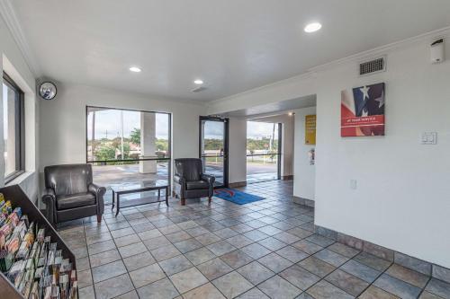 Motel 6 Dallas Desoto Lancaster