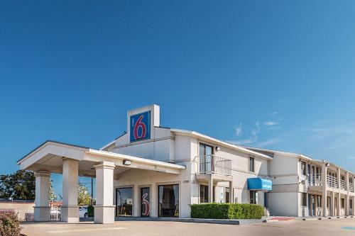 Motel 6 Dallas Desoto Lancaster