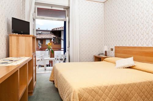 Hostal Hotel Marchi