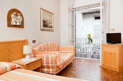 Hostal Hotel Marchi