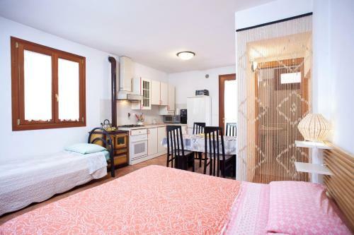 Hostal B&B By Max