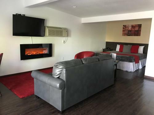 Ccbc Resort Hotel - A Gay Men's Resort
