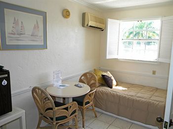 The Boathouse Motel
