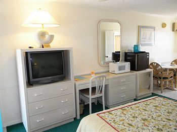 The Boathouse Motel