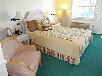 The Boathouse Motel