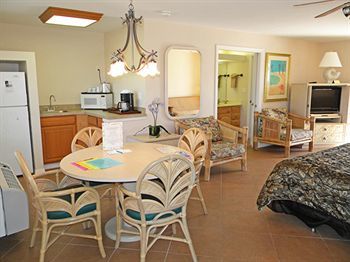 The Boathouse Motel