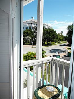The Boathouse Motel