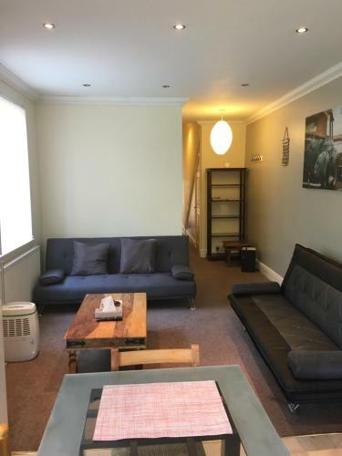 Flat 5 Apartments