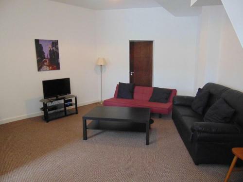 Flat 5 Apartments