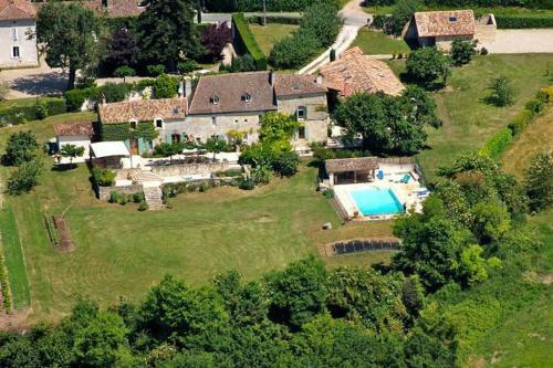 Hostal Chambres D'h�tes La Bastide Des Tr�mi�res