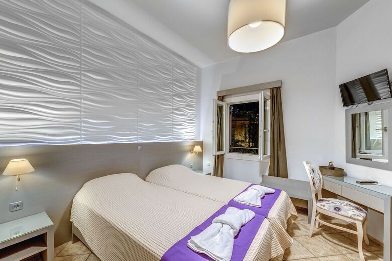 Hostal Ethrion