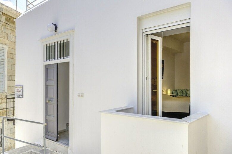 Hostal Ethrion