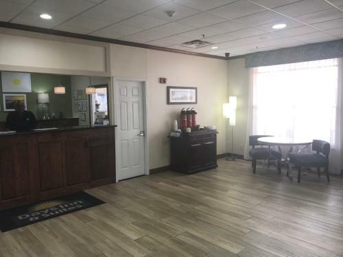 Motel Days Inn & Suites Tucker