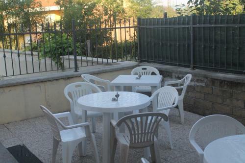 Hostal Piccola Perla Guest House