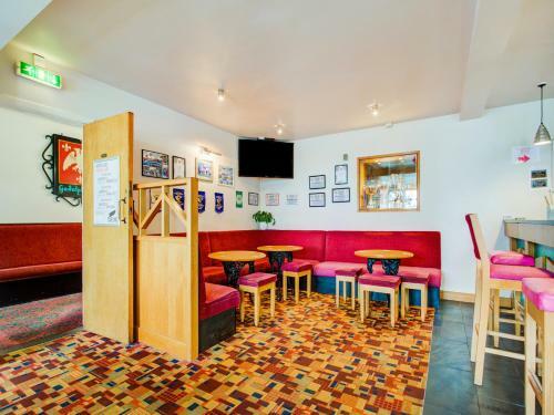 Godolphin Arms Hotel