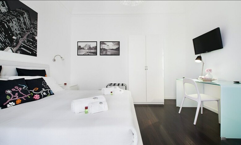 B&B White