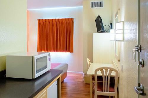 Motel 6 Seymour North