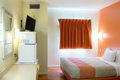 Motel 6 Seymour North