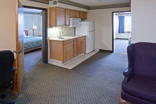 Hotel Country Inn & Suites Lansing