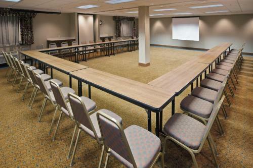 Hotel Country Inn & Suites Lansing