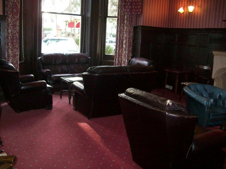 Elstead Hotel