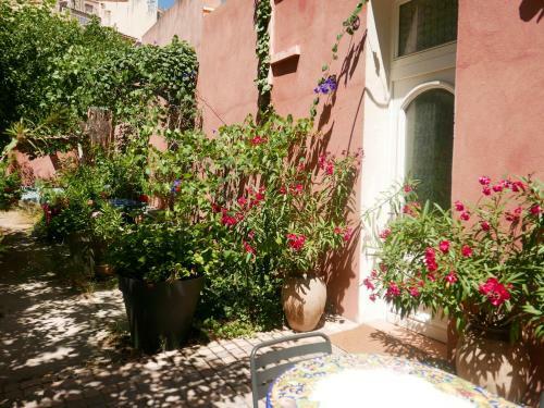 Bed & Breakfast Jardin Vieux Port Panier