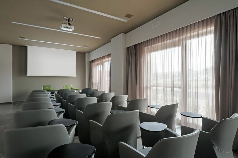 8piuhotel