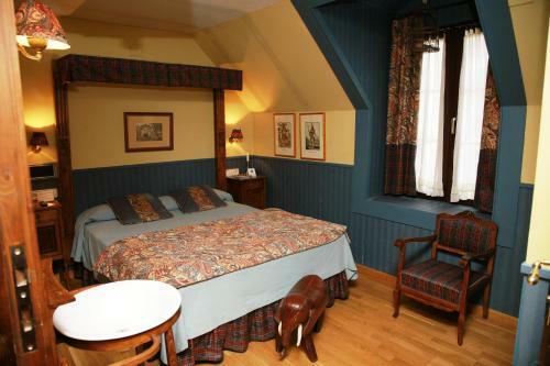 Hotel Almud (.)
