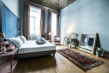 Hotel Soprarno Suites