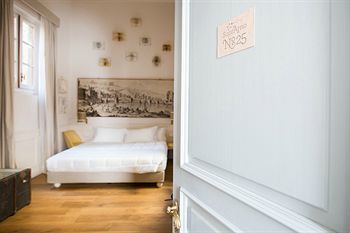 Hotel Soprarno Suites