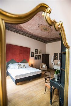 Hotel Soprarno Suites