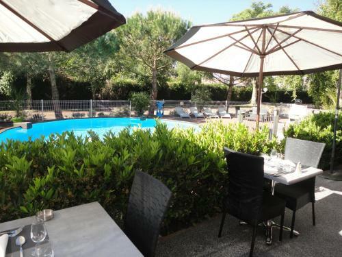 Hotel Logis Les Charmilles