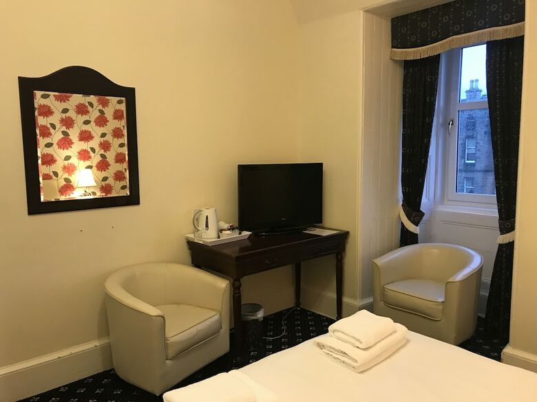 Hostal Alexander Guest House