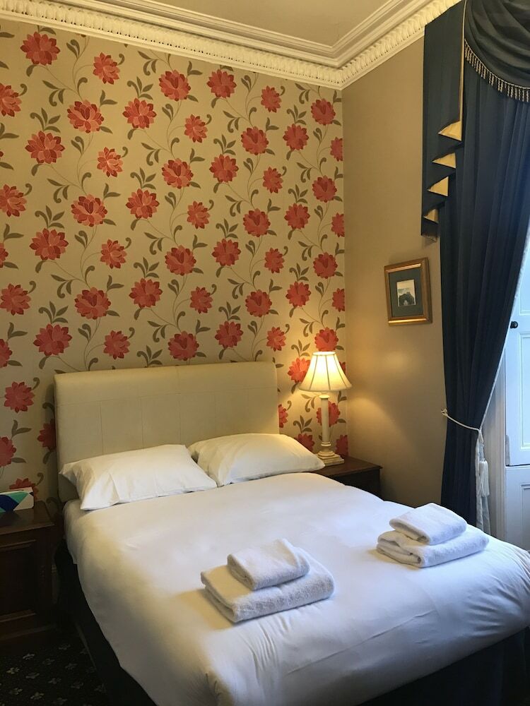 Hostal Alexander Guest House