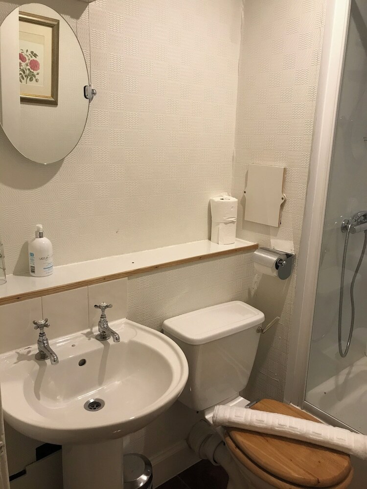 Hostal Alexander Guest House