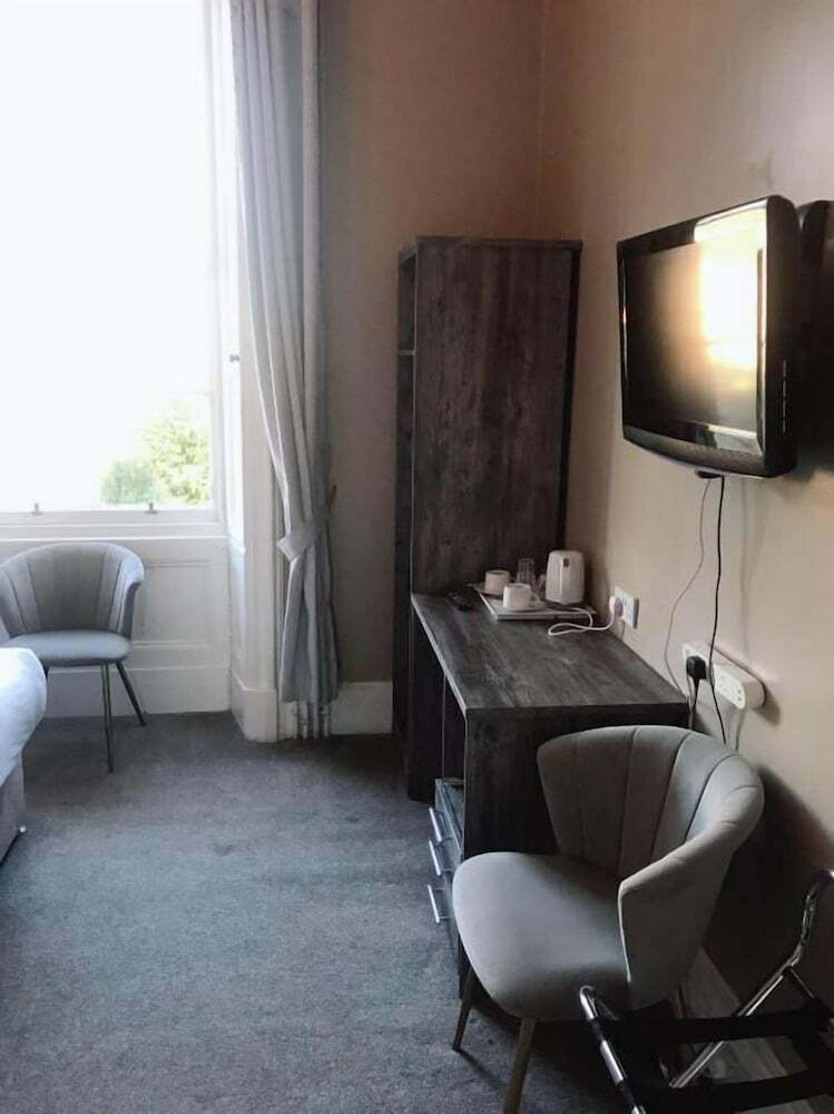 Hostal Alexander Guest House