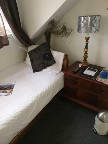 Hostal Edinburgh Thistle Guest House