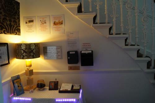 Hostal Edinburgh Thistle Guest House